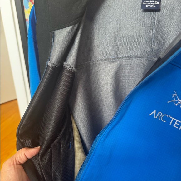 Arc'teryx Black and Blue Outdoor Jacket - Picture 3 of 4